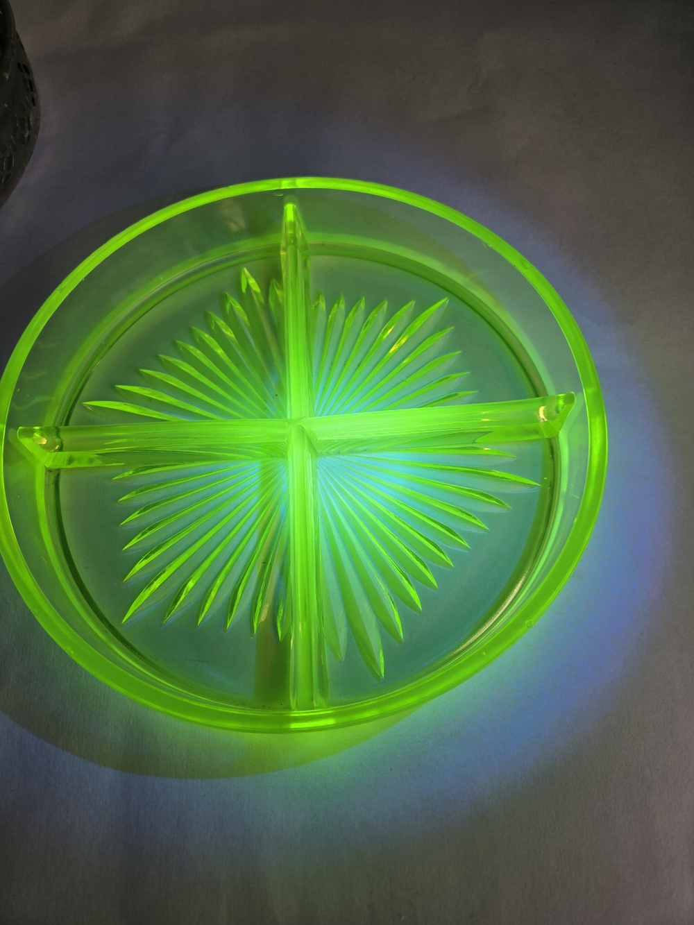 Vintage Yellow Vaseline Uranium Divided Glass Server with Metal Basket - Picture 9 of 11